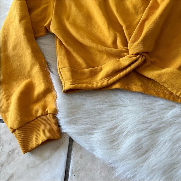 H&M Knotted Cropped Sweatshirt - Picture 2 of 5